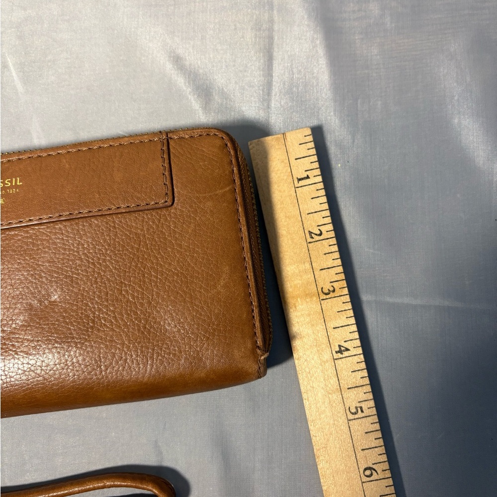 Fossil Tan Leather Wristlet Wallet - Picture 15 of 16